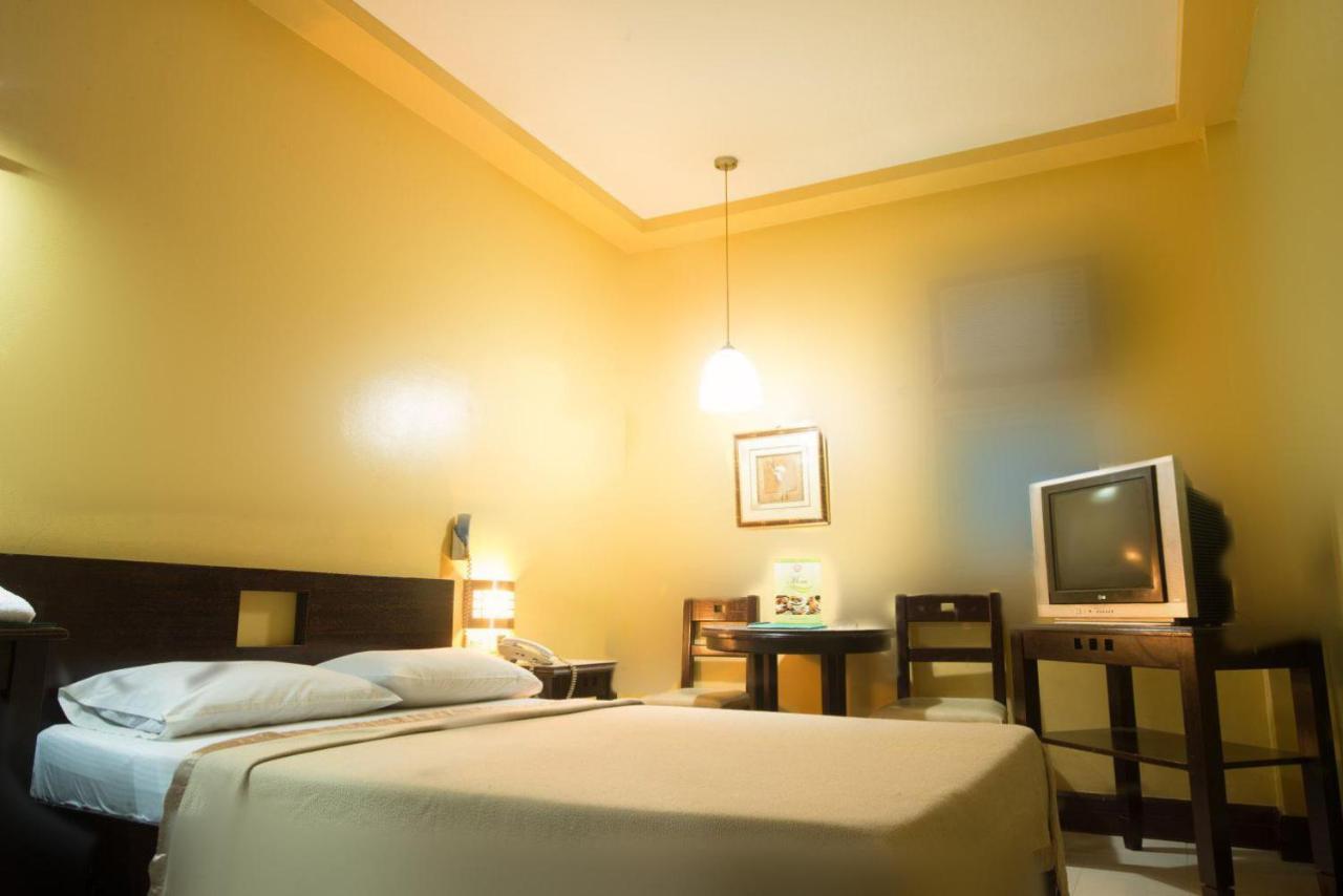 Vista Hotel Recto Манила Екстериор снимка